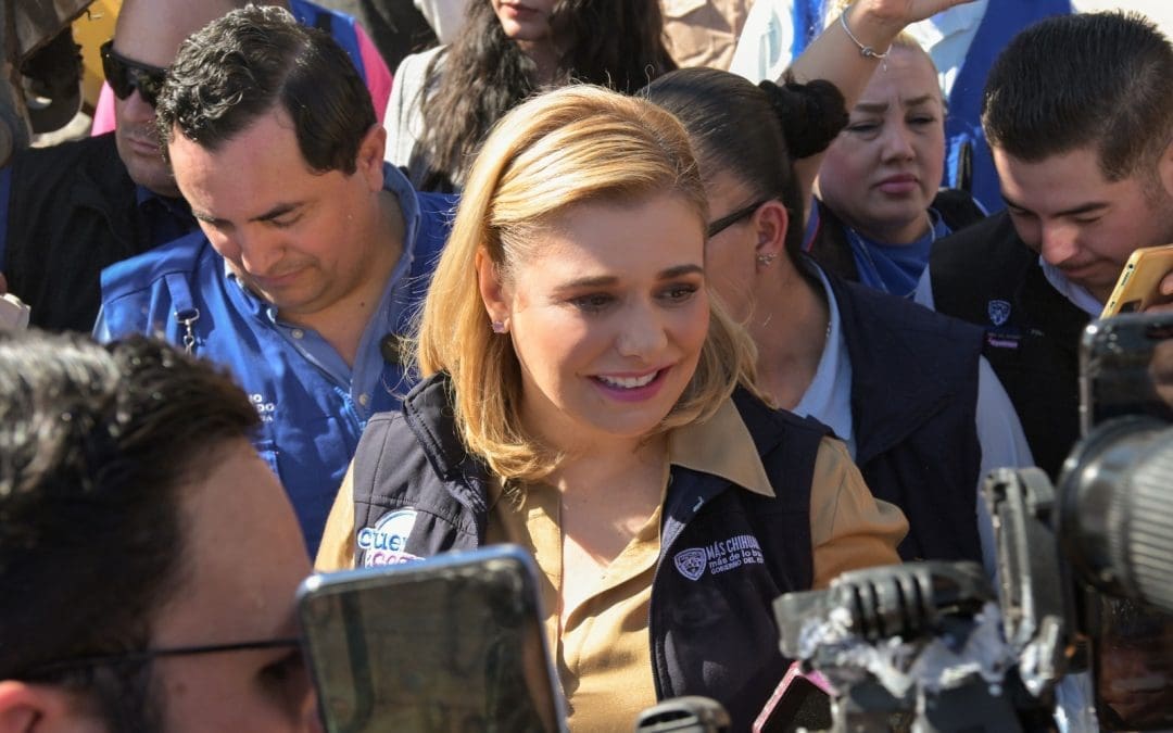 Acusa Maru Campos a Javier Corral de «evadir la justicia»; «Dios lo bendiga», concluye