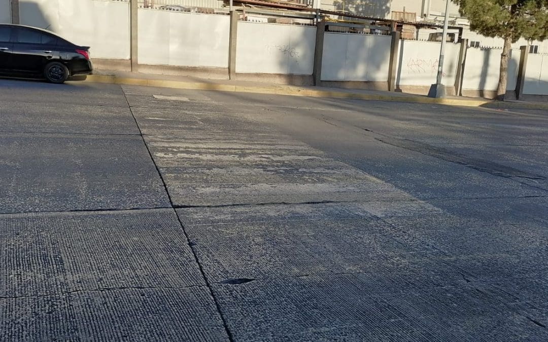 Urgen semáforos y señalización peatonal en El Saucito y Juan Escutia