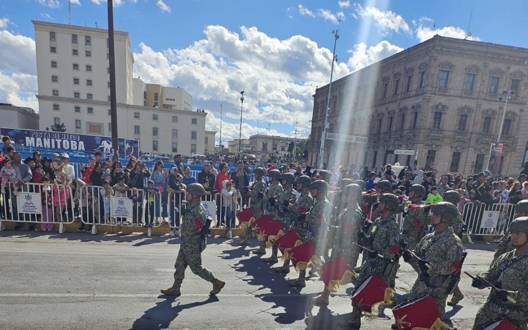Conmemoran 115 aniversario de la Revolución Mexicana con desfile cívico-militar