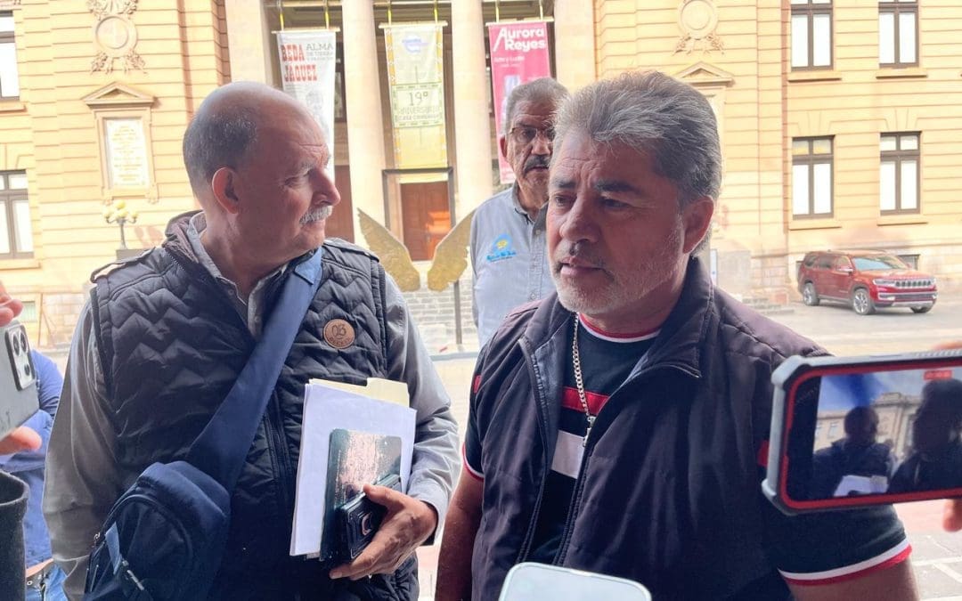 Taxistas exigen agilizar trámites estancados en Dirección de Transportes