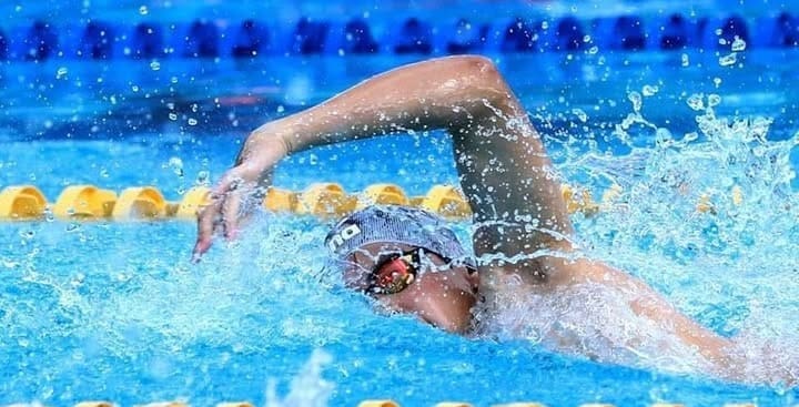 Abre delegación chihuahuense con par de oros más una plata y bronce para en el nacional juvenil de natación en Monterrey, NL.