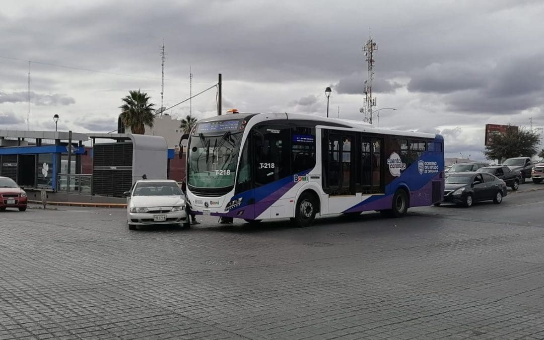 Choque provoca caos vial en Niños Héroes y Carranza