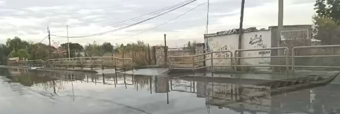 Nuevamente Ave. Fuerza Aérea aparece inundada por posible fuga de agua