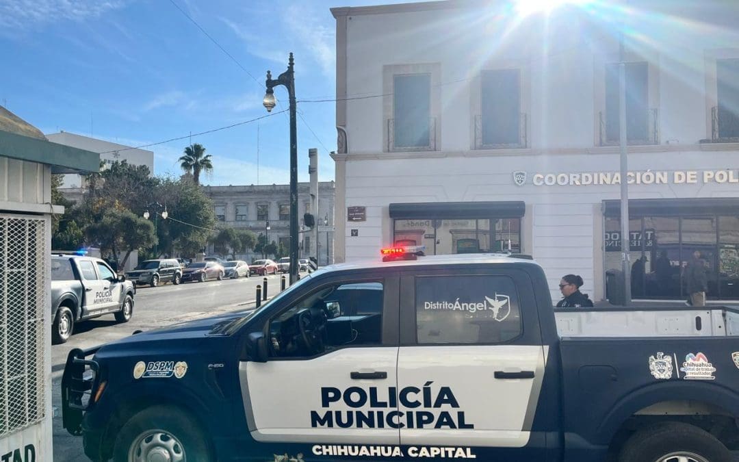 Atienden municipales a mujer en el entro ante denuncia por violencia