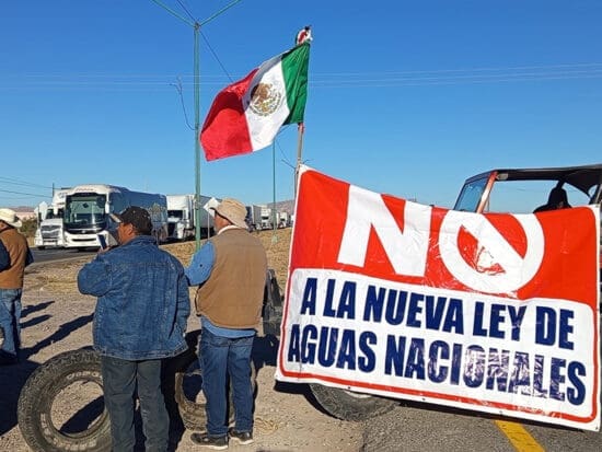 Persisten bloqueos en carreteras y puentes internacionales de Chihuahua