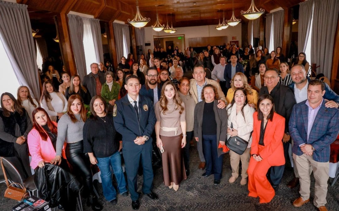 Reconoce Bonilla a familias de policías caídos con convivio decembrino