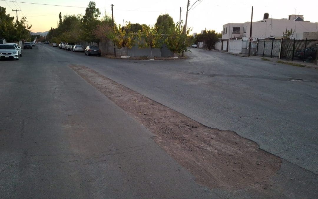 Vecinos denuncian zanjas sin pavimentar en Río Nazas y Río Bravo