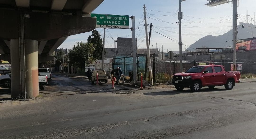 Atienden fuga de agua en Canal y Pacheco, pero persisten riesgos por cables colgantes