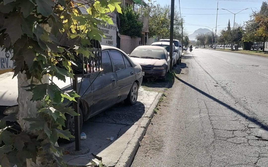 Denuncian bloqueo de banqueta en Heroico Colegio Militar
