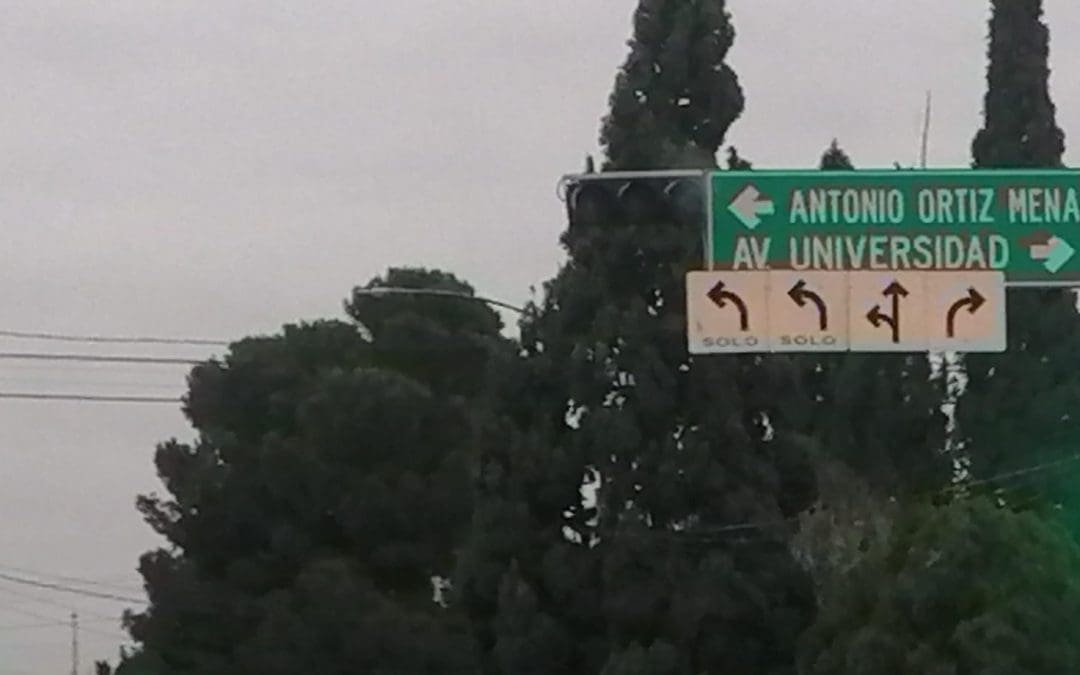 Reportan fallas en semáforos de cruces concurridos en la capital