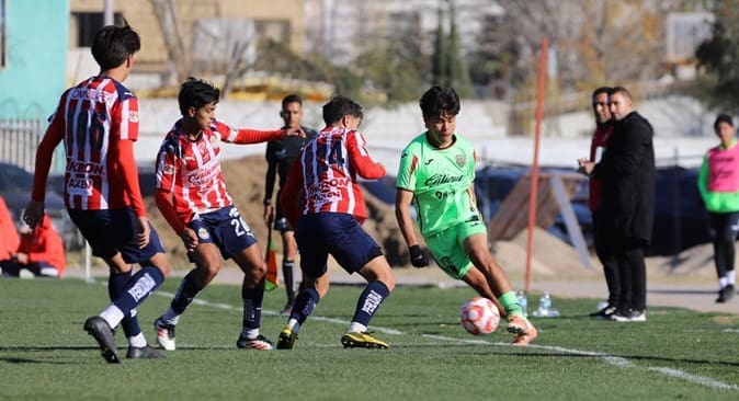 Sub-21  Bravos suma dos puntos frente a Chivas