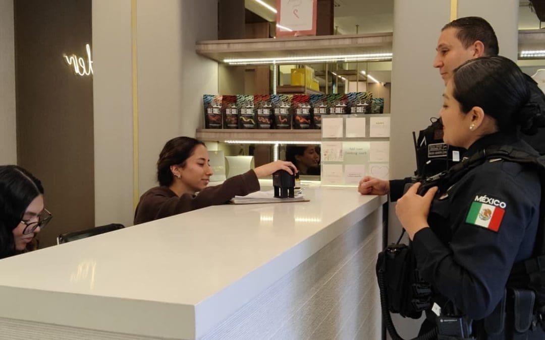 Plazas comerciales de la capital son vigiladas por la Policía Municipal de Chihuahua