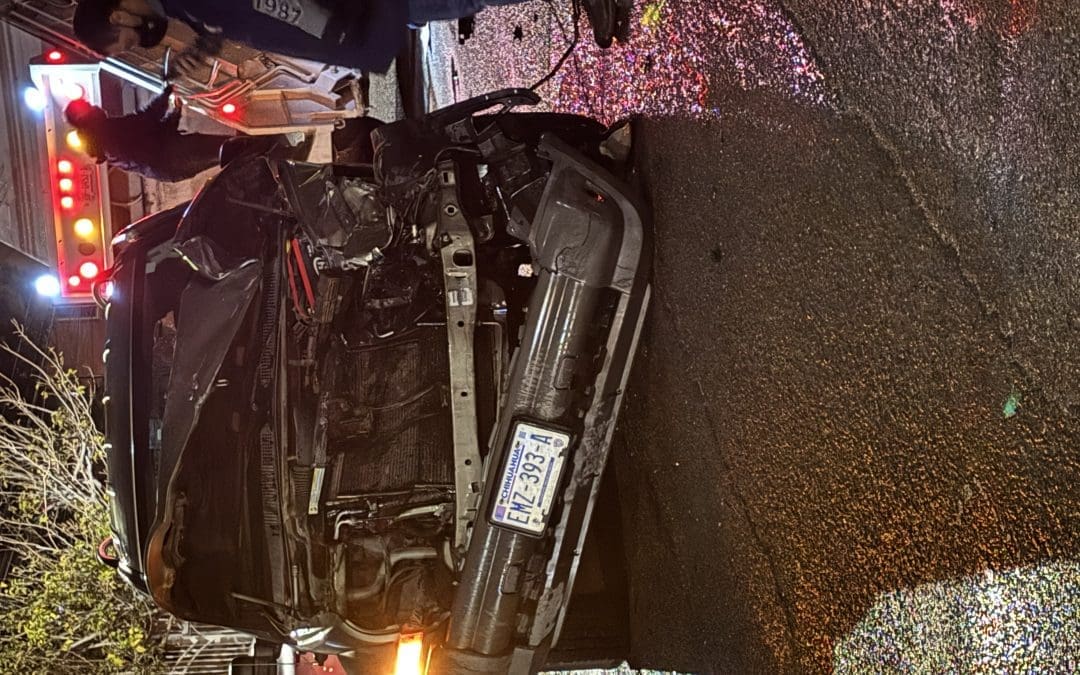 Fuerte choque entre camioneta y camión recolector