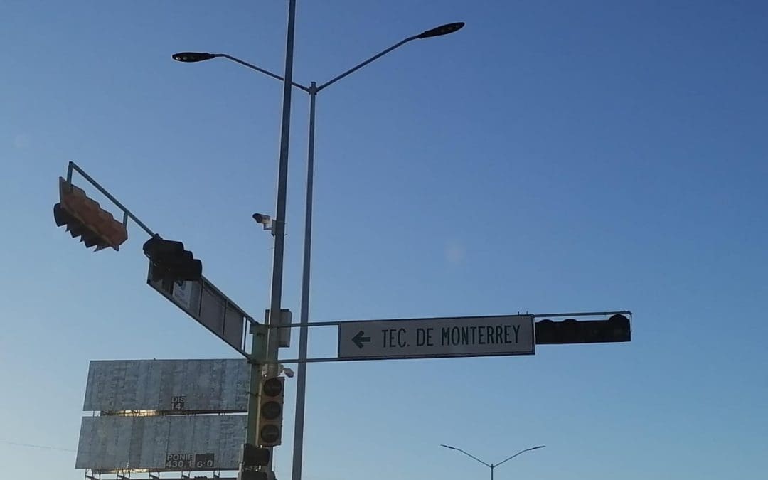 Semáforos fuera de servicio generan riesgo vial previo al regreso a clases