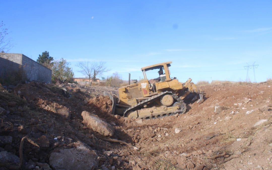 Mantienen limpieza permanente en arroyos del norte de la ciudad