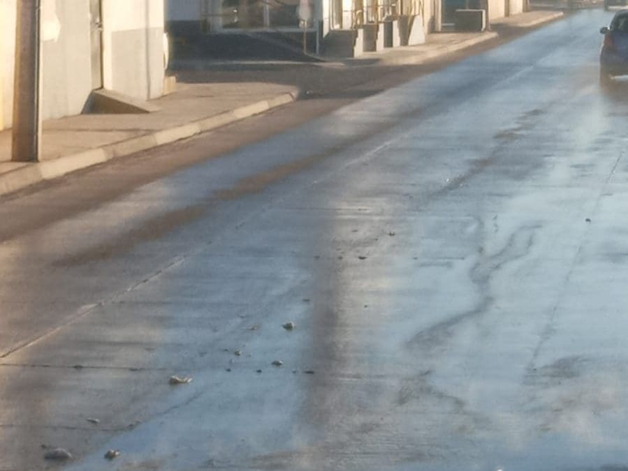 Denuncian alcantarilla tapada en Vistas del Norte