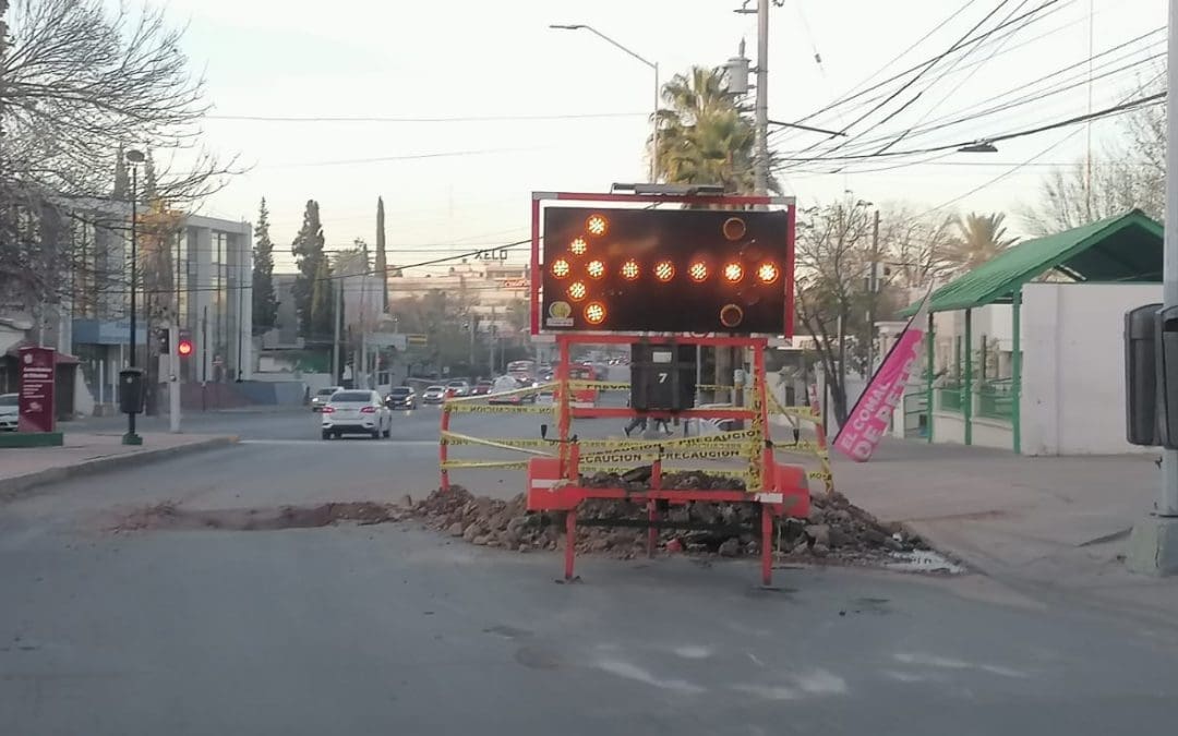 Obras de la JMAS generan riesgo vial en la calle Cuauhtémoc