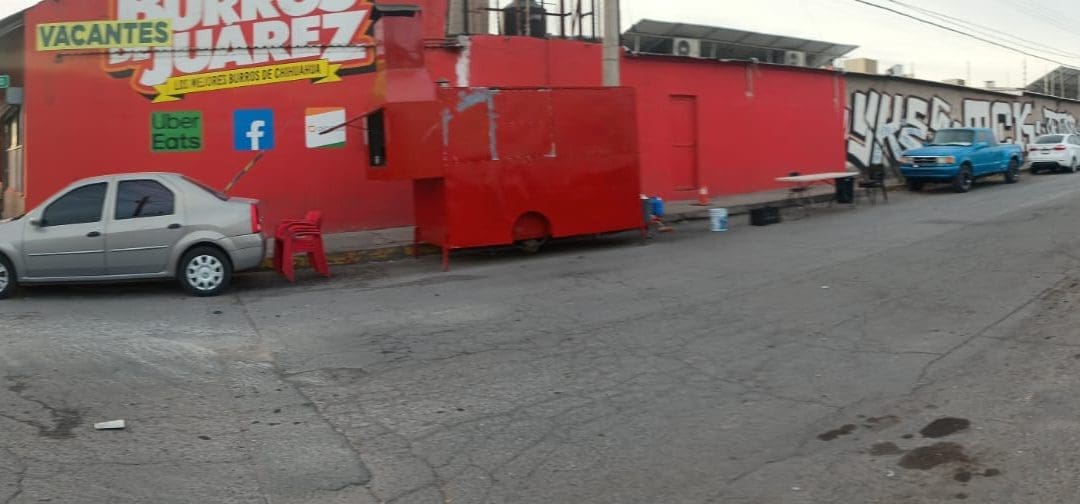 Colocan botes y obstruyen estacionamiento en inmediaciones de la Clínica 44 del IMSS