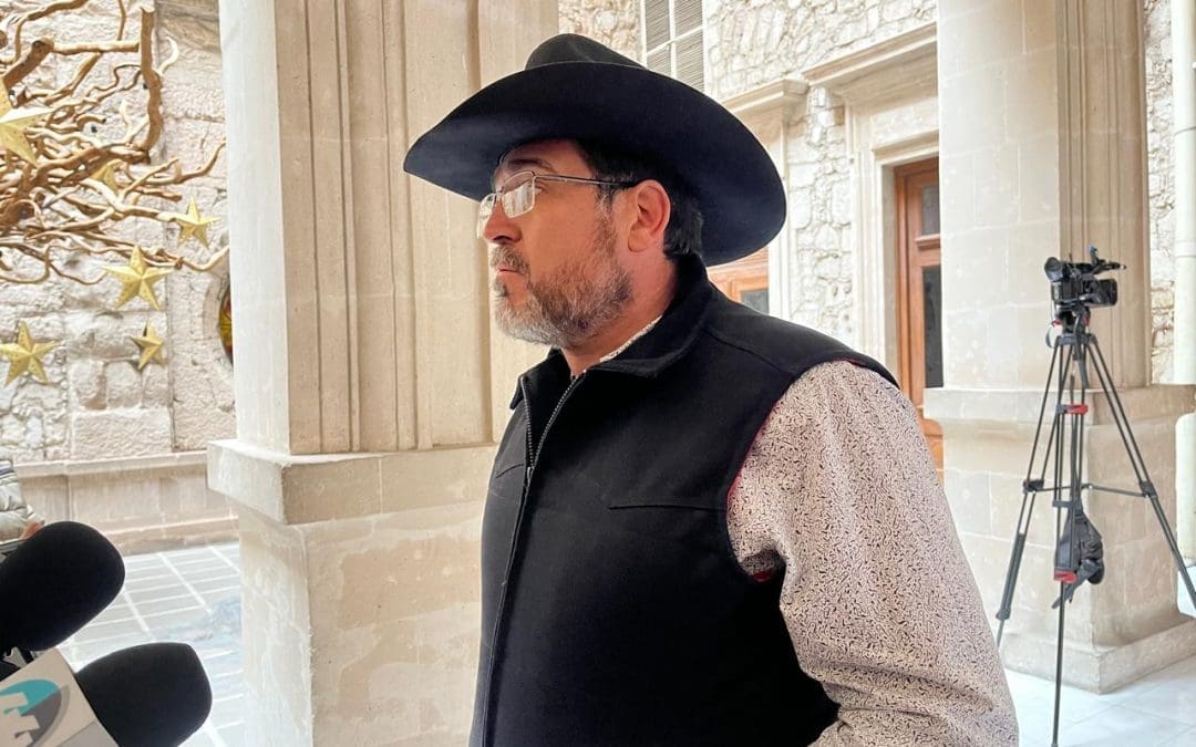 Acuden galleros a Palacio; registran pérdidas millonarias tras prohibición de eventos 