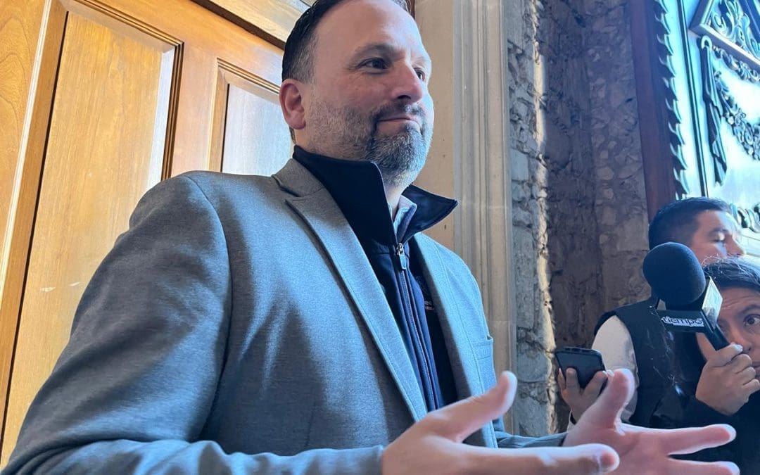 Revela Santiago De la Peña posibilidad de contender en 2027; “estoy más puesto que un calcetín”