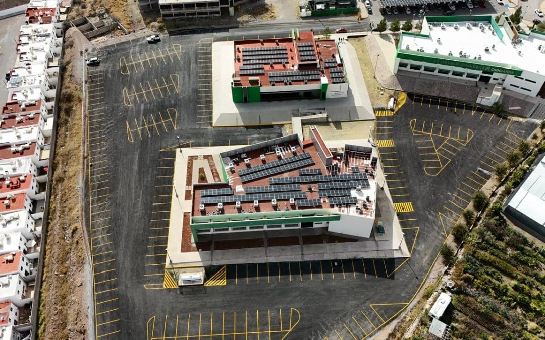 Concluye Secretaría de Obras Públicas pavimentación de estacionamiento en la UTCH