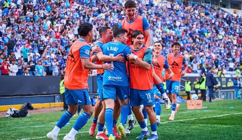 La maquina del Cruz Azul pita en la sexta fecha