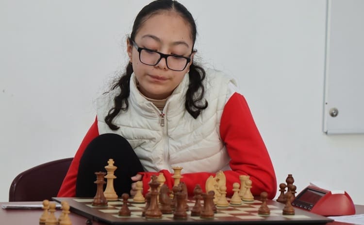 Se prepara la ajedrecista Mía Guzmán para mundiales de ajedrez