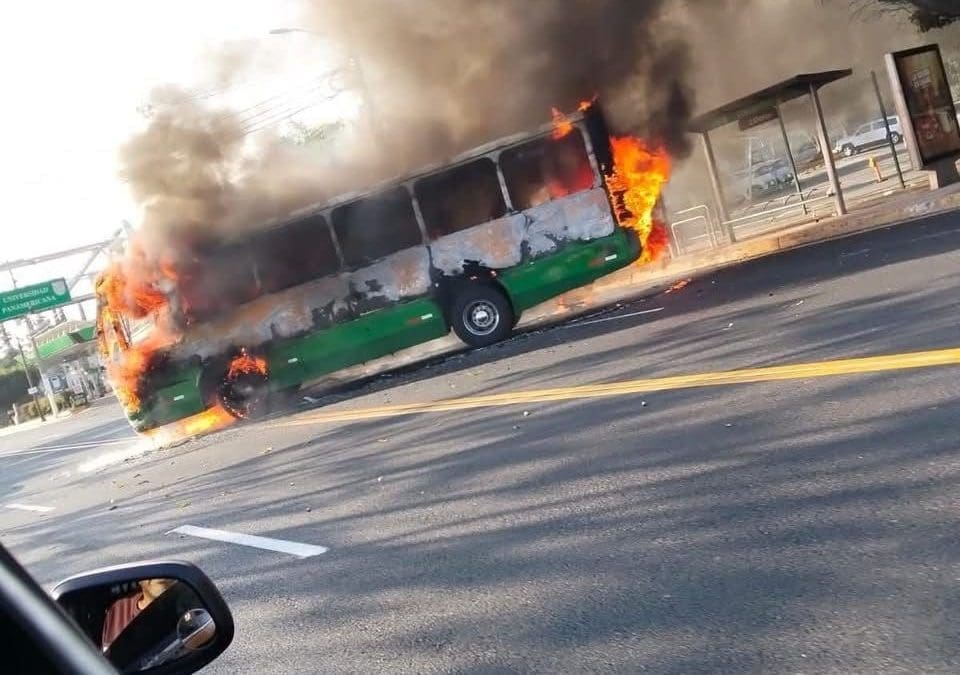 Jalisco en alerta: bloqueos y quema de vehículos tras operativo federal; activan Código Rojo