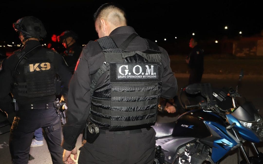 Agente Policial evita que joven se tire de puente