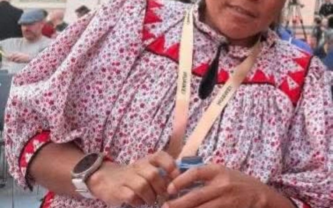 Corredora Raramuri será embajadora de una marca de reloj en Madrid, España