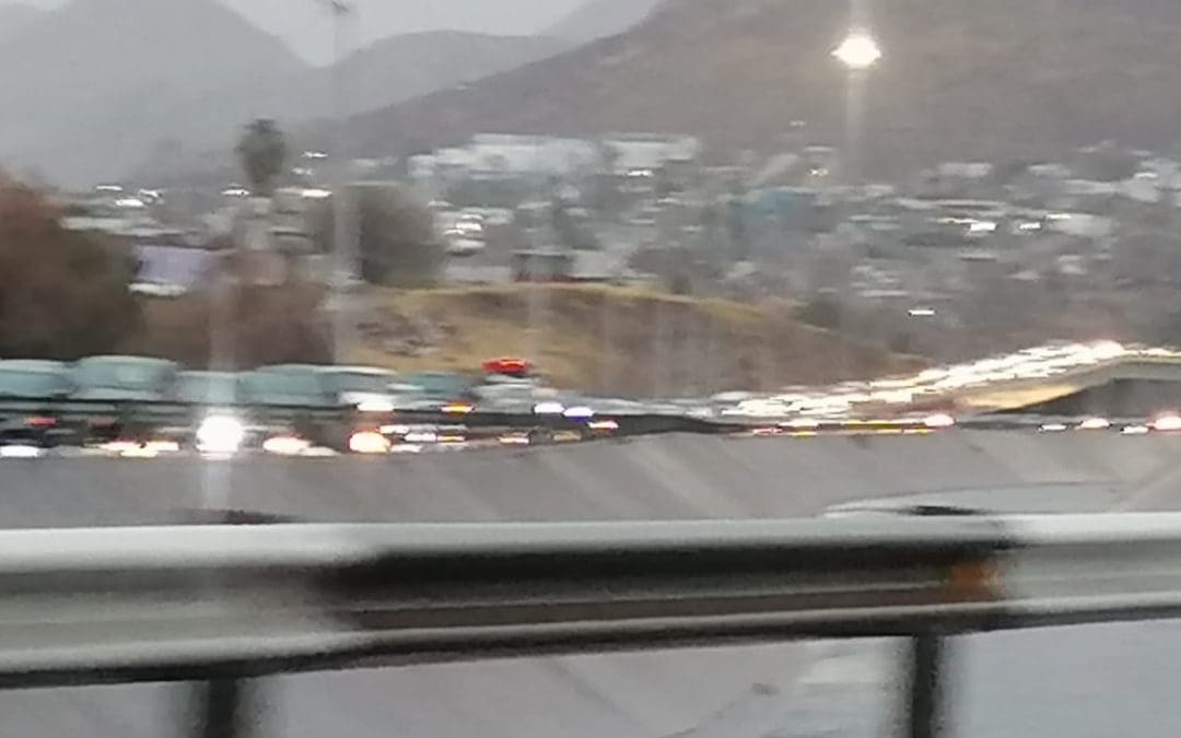 Lluvias provocan encharcamientos y tráfico lento en vialidades de Chihuahua