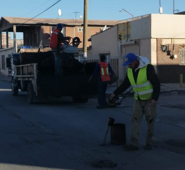 Inician reparación de baches en Heroico Colegio Militar y Tecnológico