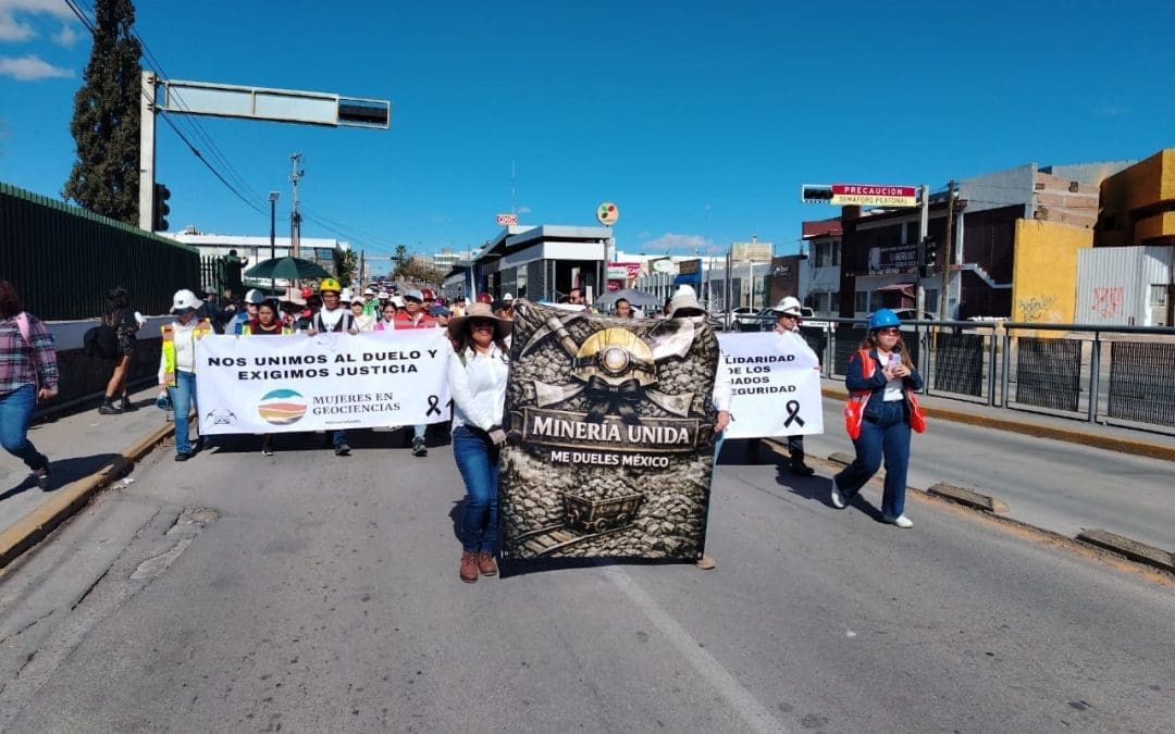 Marchan mineros para exigir justicia por sus compañeros asesinados en Sinaloa