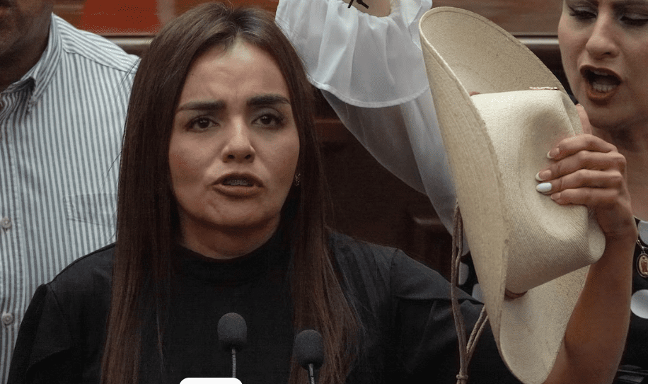 Alcaldesa de Uruapan denuncia presunto intento de juicio político en su contra