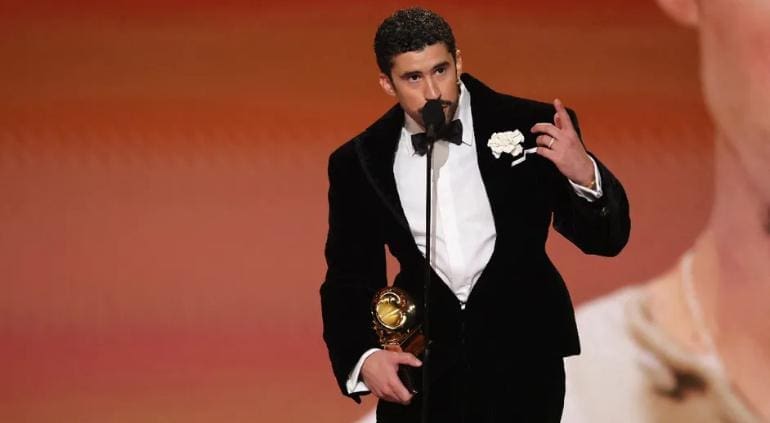 Bad Bunny lanza crítica contra ICE durante su discurso en los Grammy