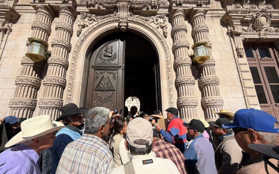 Entrega Retén Ciudadano «macro documento» en Palacio; exigen respuesta a demandas de transporte