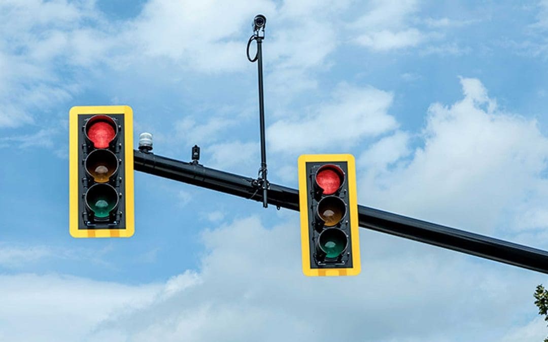 Continúan fallas en semáforos; ahora en Industrias y Homero