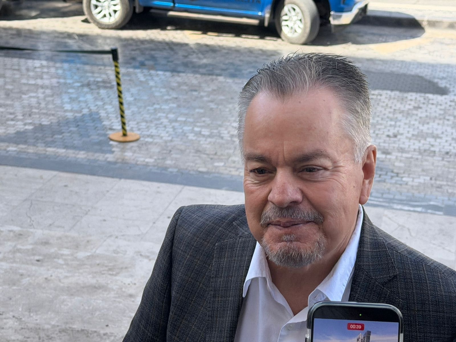 Tacha Mario Vázquez de «candiles de calle» a morenistas que donaron a Cuba