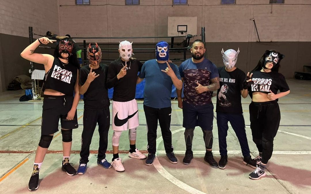 El regidor Adán Galicia convive con luchadores en la Mármol