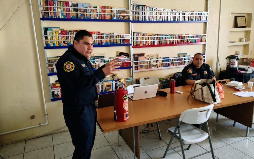 Destacan bomberos la importancia de capacitar a estudiantes, maestros y amas de casa en temas preventivos