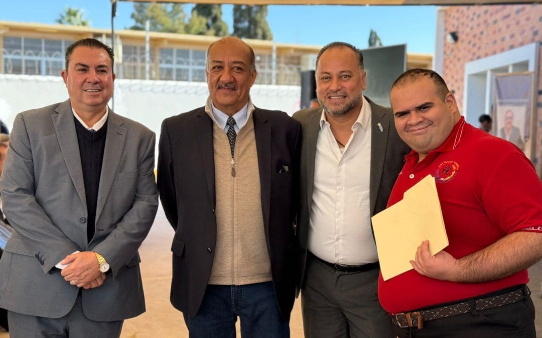 Reconocen al ex secretario de educación estatal Carlos González Herrera al erigir un busto en su honor