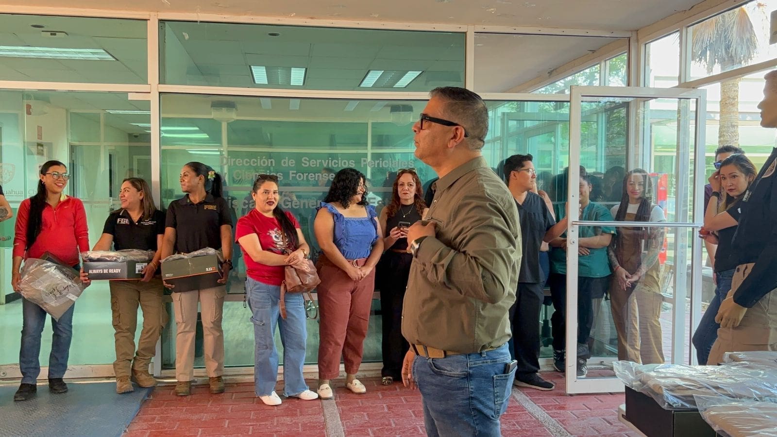 Entregan 350 uniformes a personal de Periciales y Ciencias Forenses