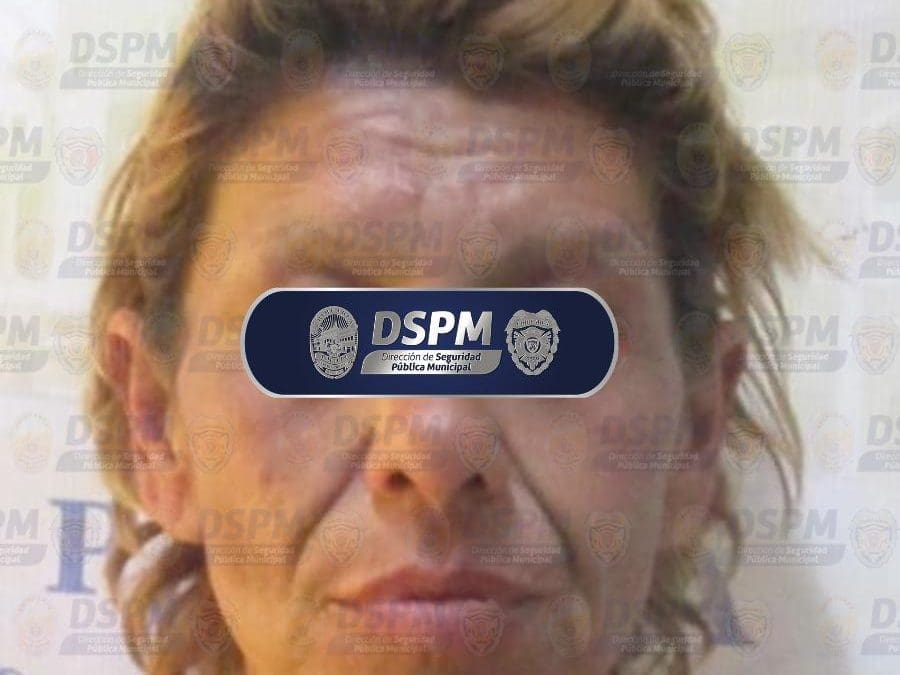 Detienen a mujer en Riberas, acusada de dar cristalazo a un Sentra