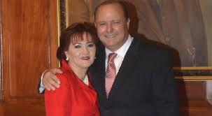 Detienen en El Paso a esposa de Duarte; queda bajo custodia del ICE