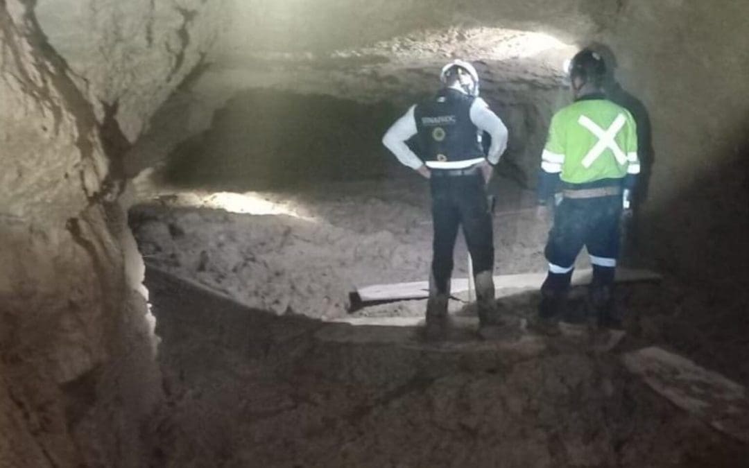 Rescatan con vida al primer minero atrapado en Santa Fe de Sinaloa