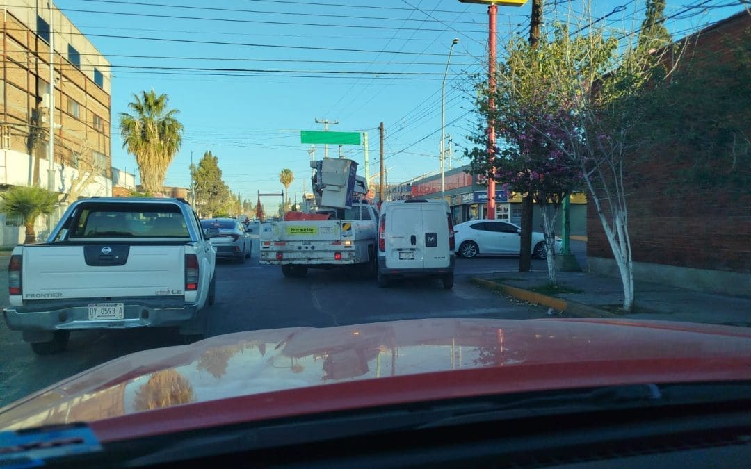 Choque en la 27 y Escudero; generan congestionamiento