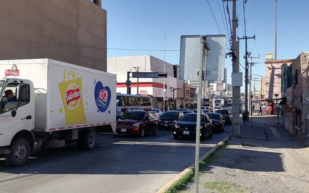 Mala sincronización de semáforos colapsa el tráfico en el centro de la capital