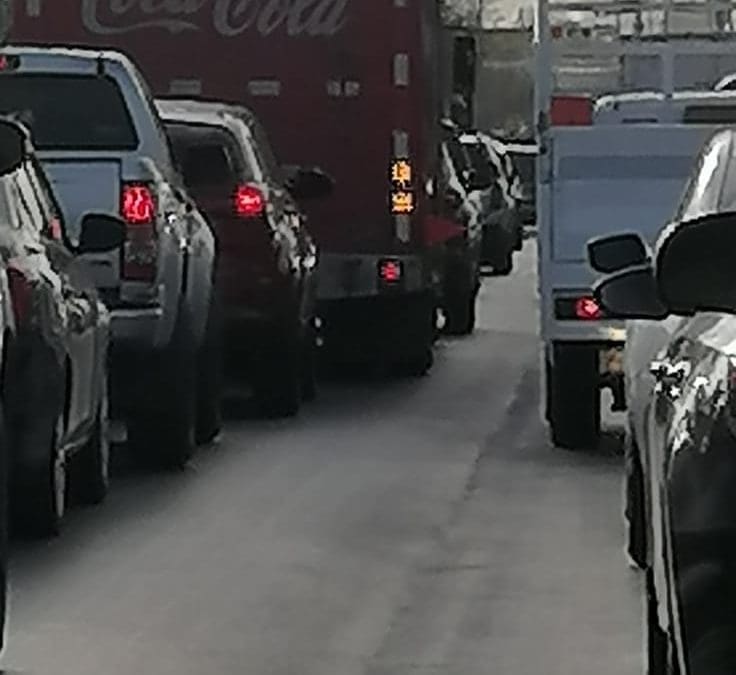 Semáforo con tiempos desiguales genera caos vial en el sur de la capital