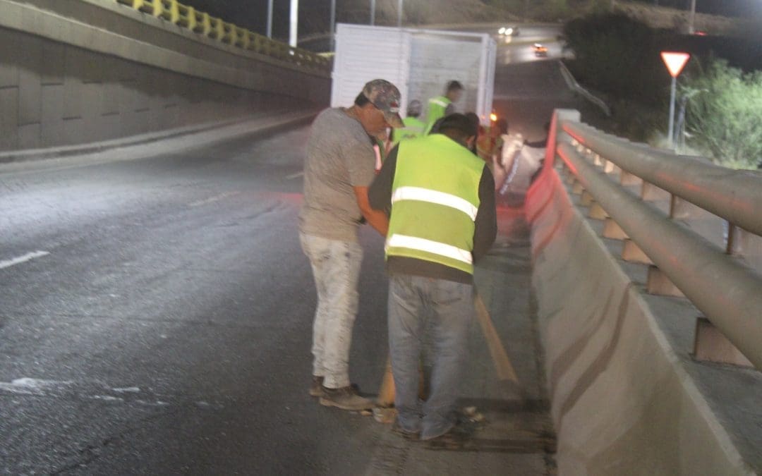 Realizan limpieza de puentes al sur de la ciudad