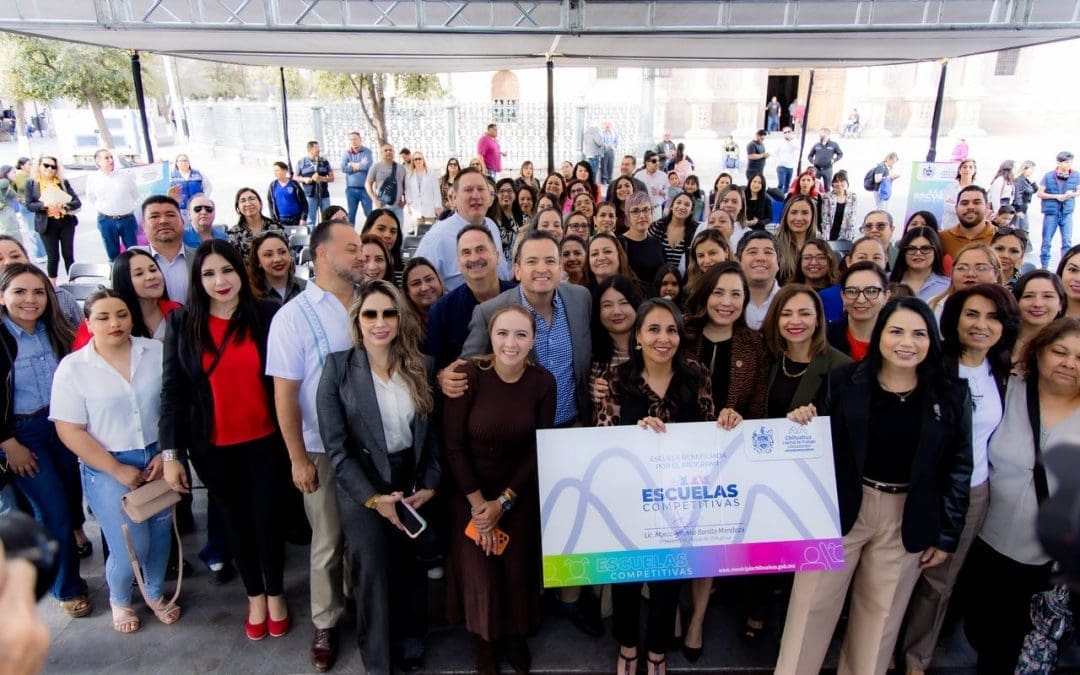 Entregan cheques del Programa Escuelas Competitivas